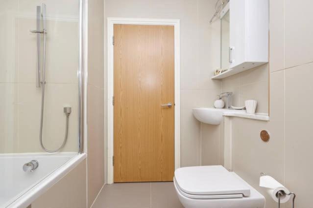 Three Bedroom Apartment By Beautiful Park Λονδίνο Εξωτερικό φωτογραφία